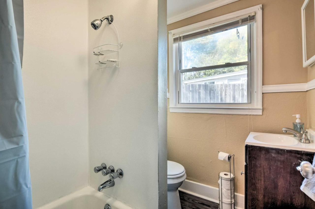 Cozy Greenville Bungalow About 2 Mi To Downtown! Bagian luar foto